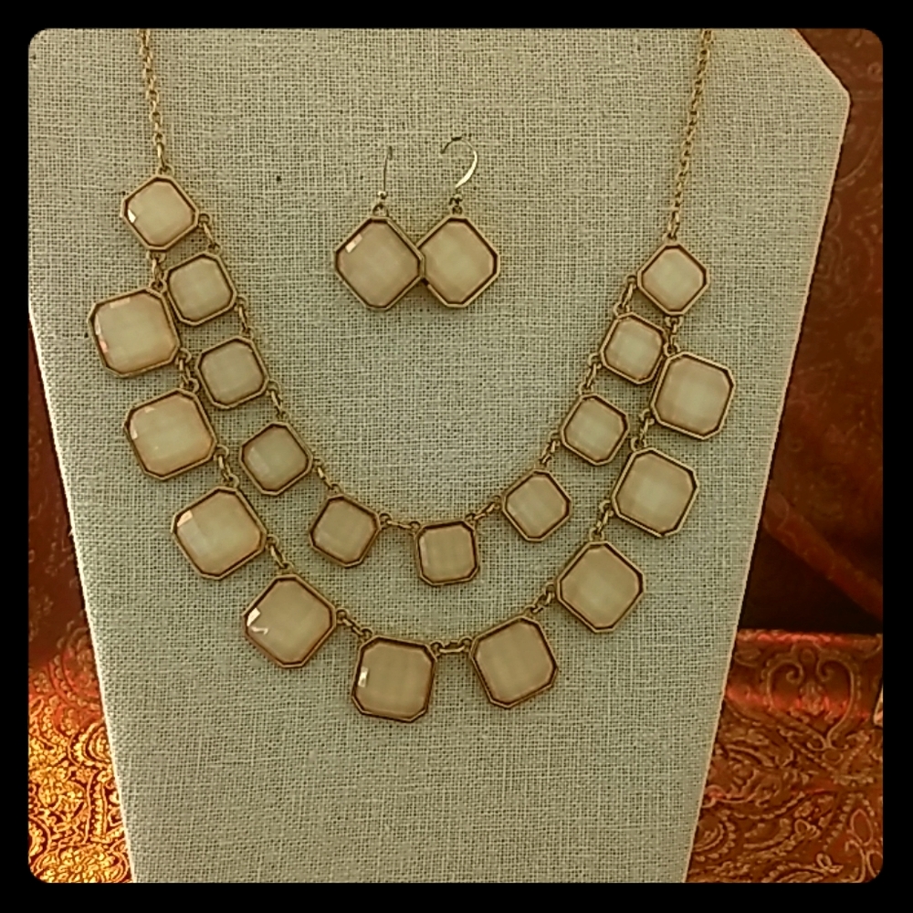 Cream & Gold necklace with earrings